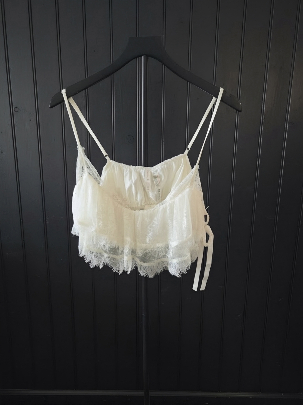 NWT Delicate White Lace Ruffle Cami with Adjustable Straps - Picture 2 of 10